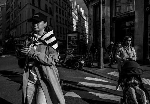 Monochrome 9